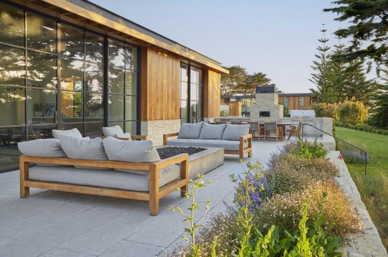 steel windows in a wooden lodge secco sistemi os2 75